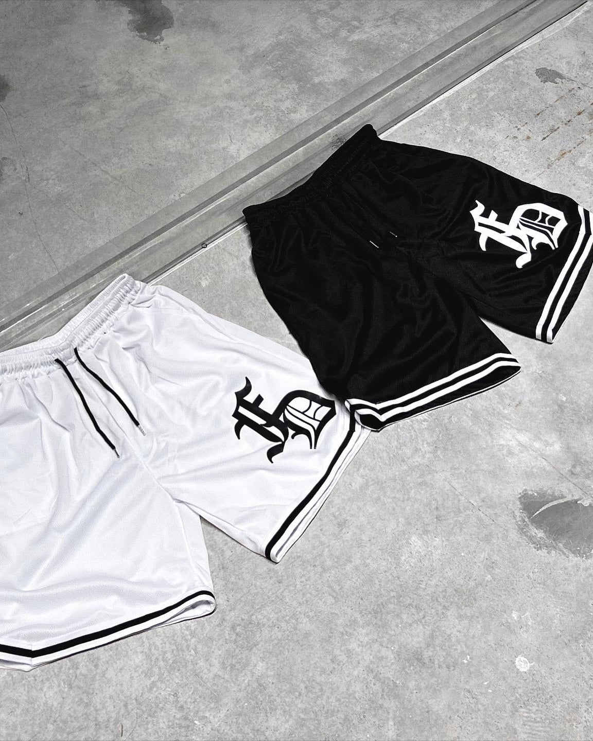 Essential Logo Pants Black