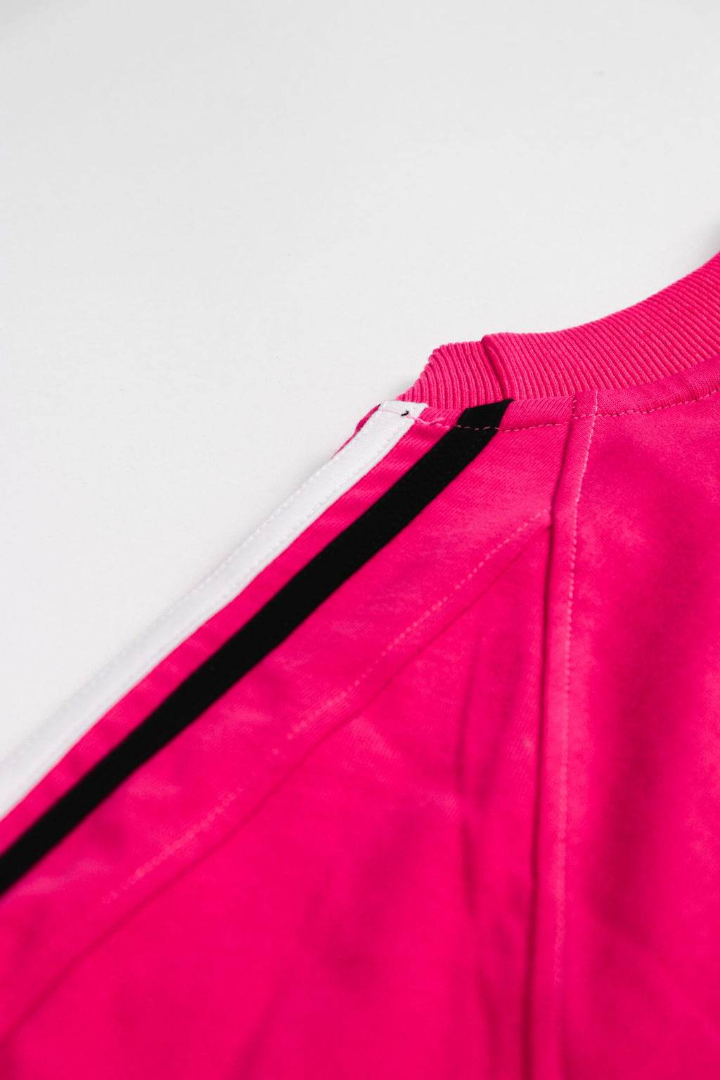 Trap ERA Badges Logo Tee Magenta