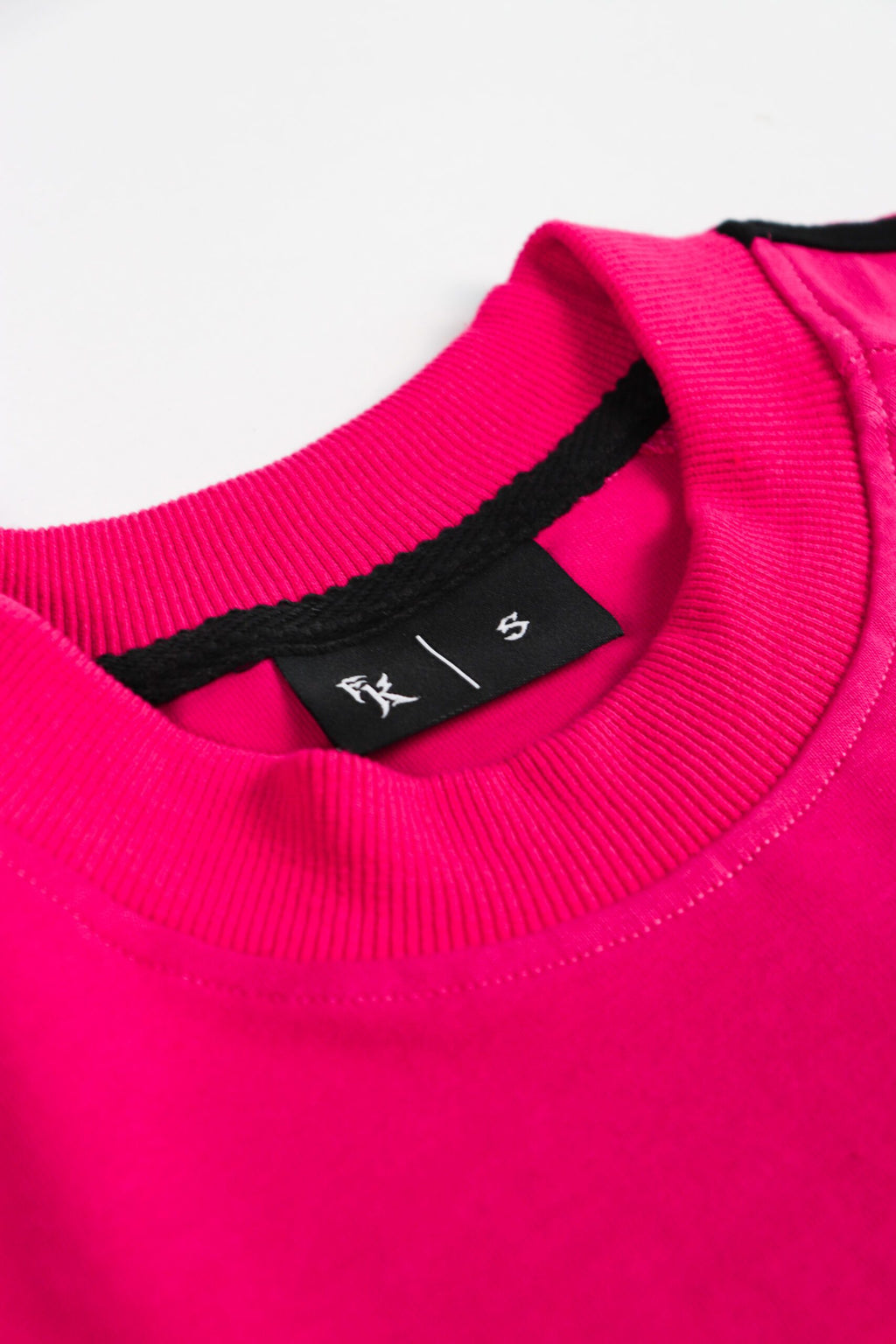 Trap ERA Badges Logo Tee Magenta