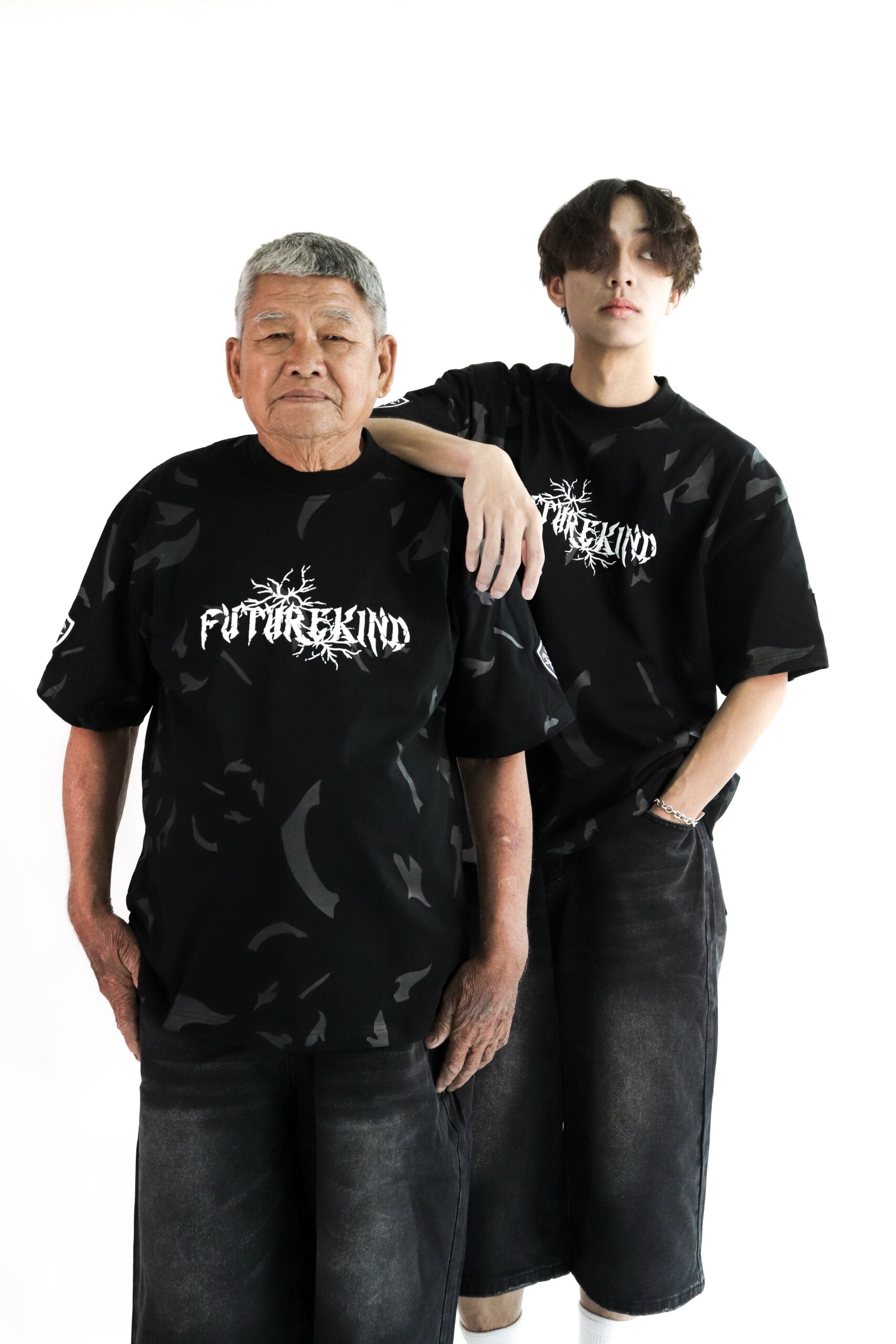 Time Crack Double Badges Tee Black