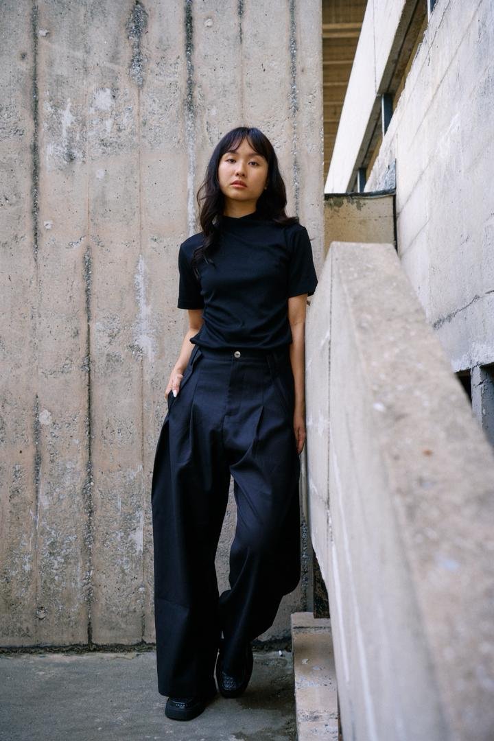 Arus Curve Pleated Pants