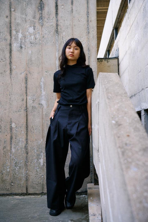 Arus Curve Pleated Pants