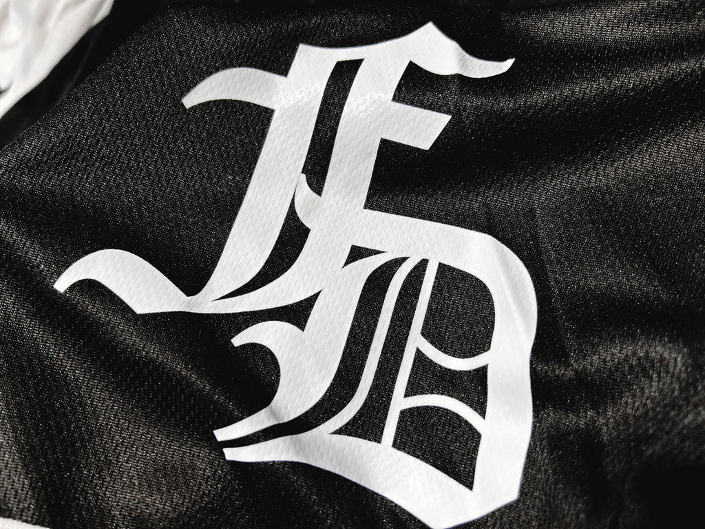 Essential Logo Pants Black