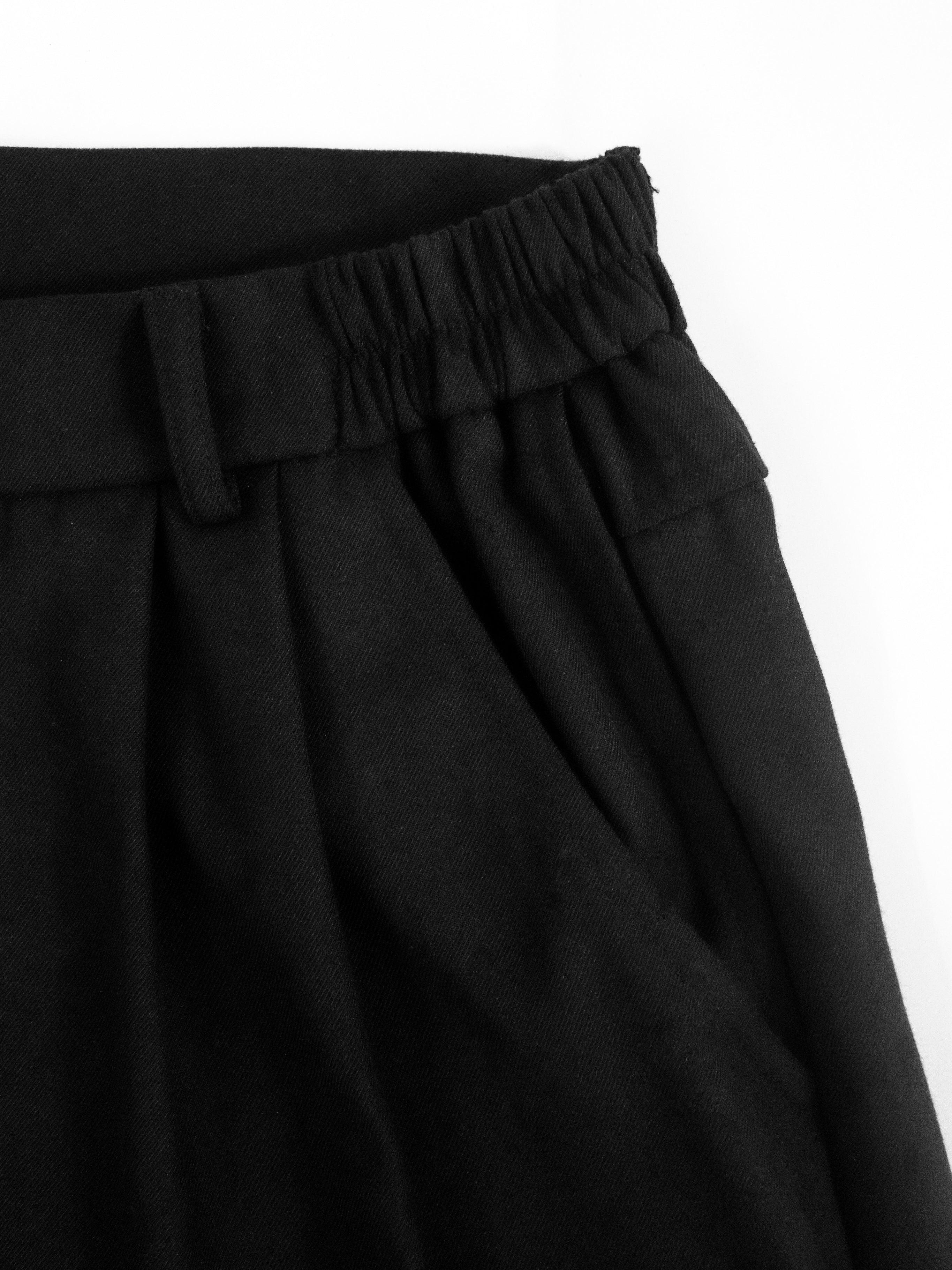 Structured Pleated Shorts - Black