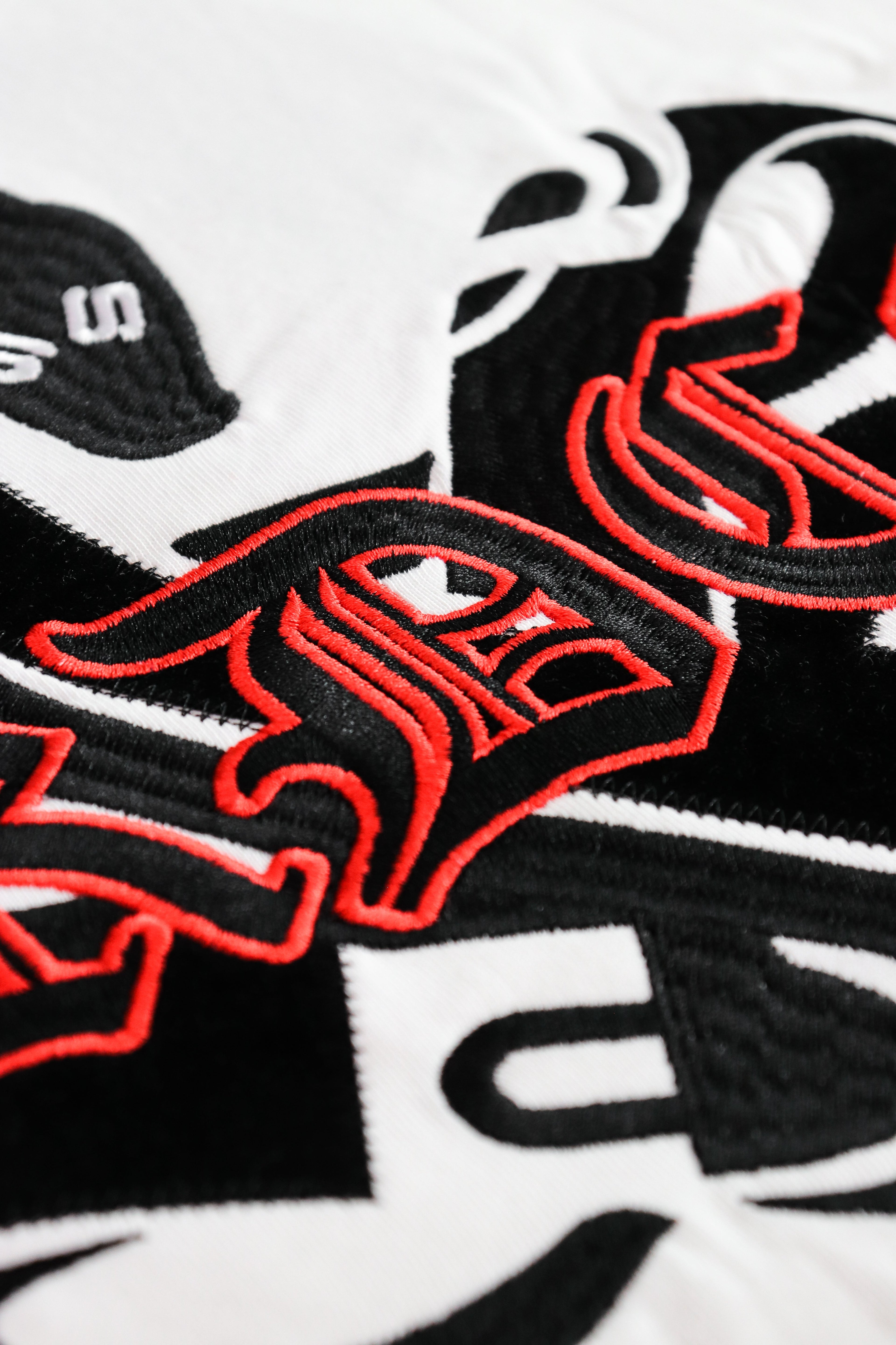 Triple S : Embroidery Snake Tee White