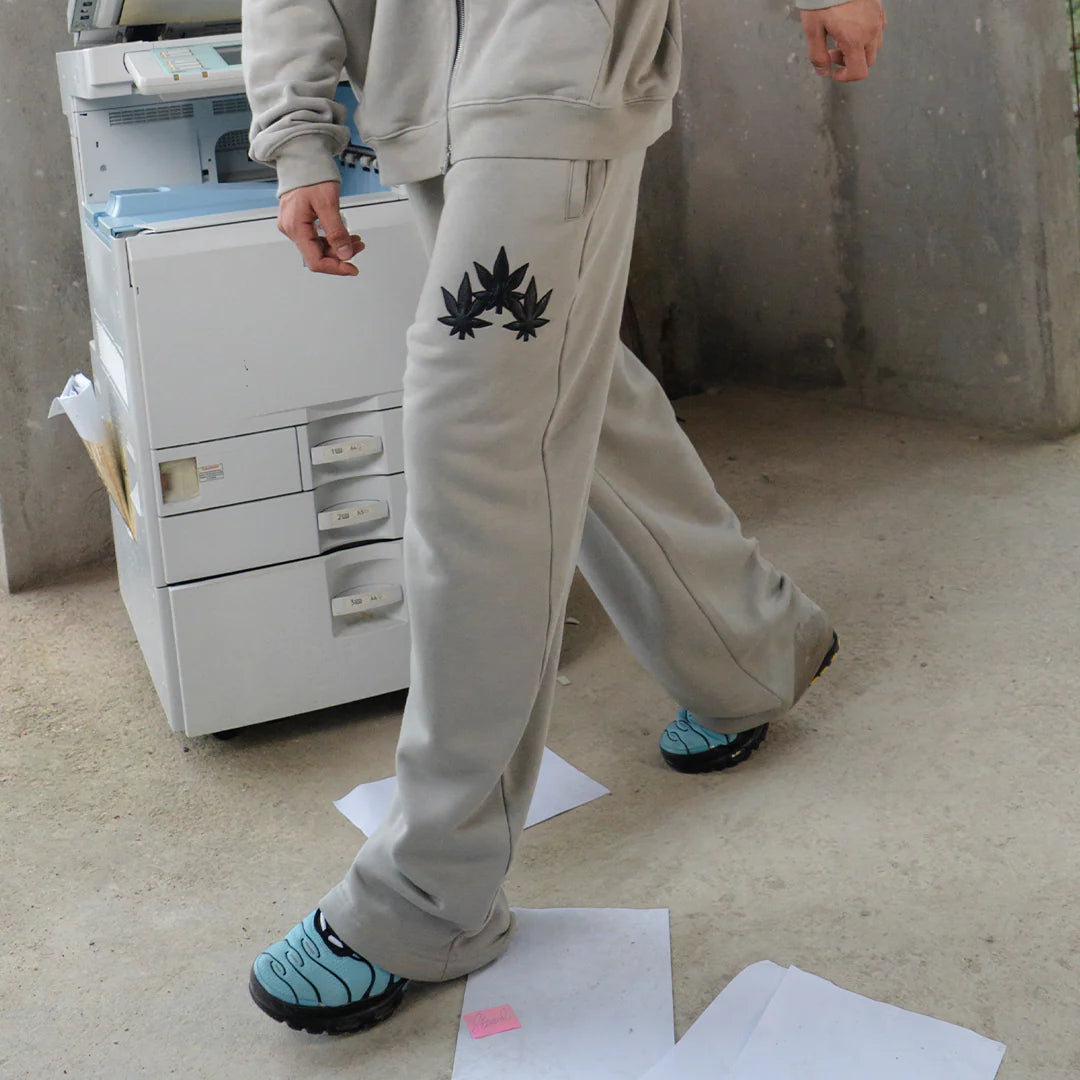 WBB25 : Triplet Maple Sweatpants Grey